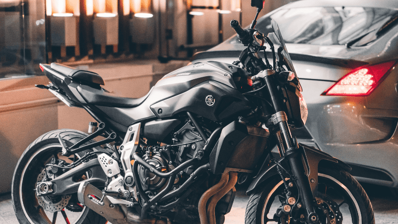A motorbike with Metallic Wraps