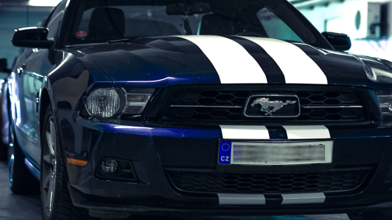 A hood wrap with stripes